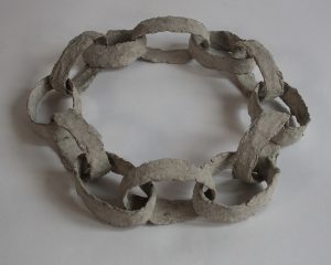 Halsschmuck II, 2021, Papiermaché, Ø 30cm