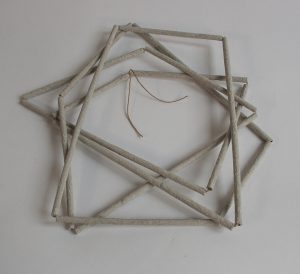 Halsschmuck VI, 2021, Papiermaché, Ø 30cm